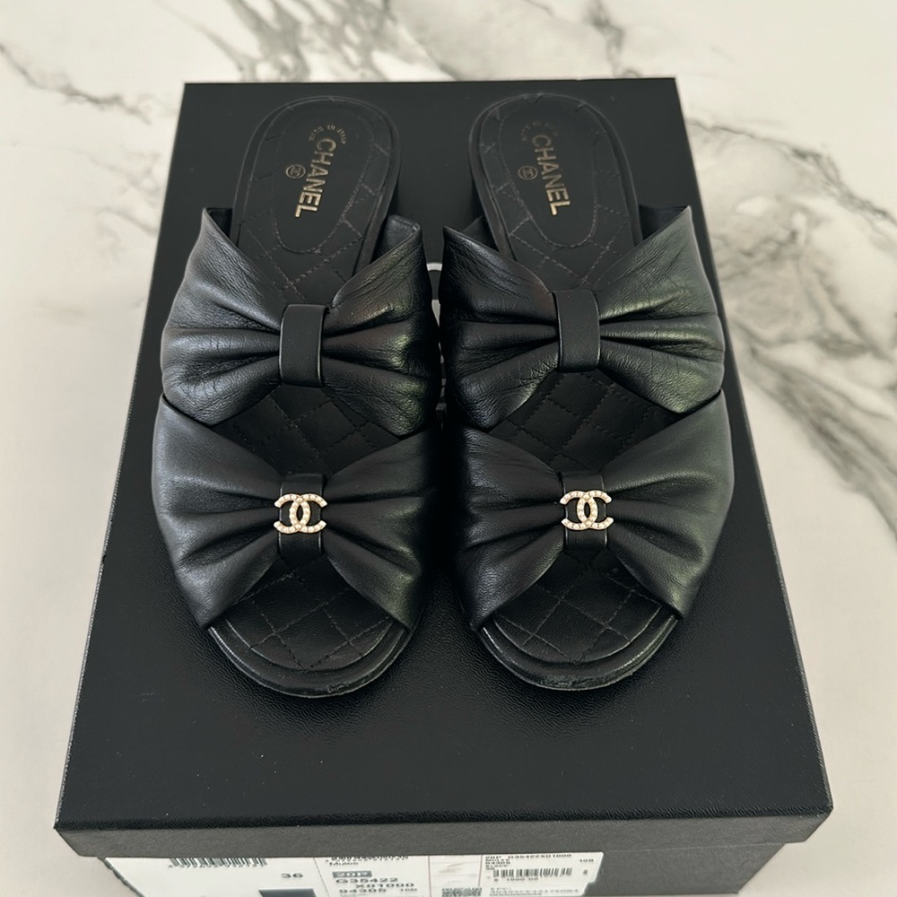 Chanel Slides 🖤
